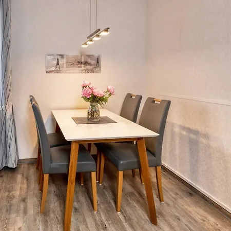Terrassenhaus, 55 Apartment *
