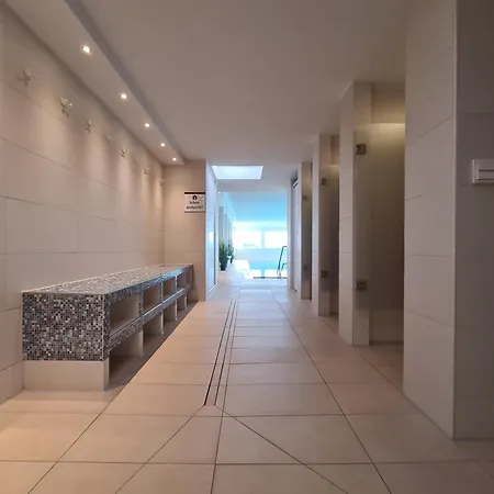 Terrassenhaus, 55 Apartment